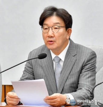 [아통포토] 발언하는 권성동 국민의힘 당 대표 권한대행 겸 원내대표 [아통포토]  발언하는 권성동 국민의힘 당 대표 권한대행 겸 원내대표