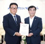 경기도의회 염종현 의장 ‘남양주 지방도 387호선 화도~운수 도로 확포장 공사’ 건의서 전달받아