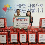 오산시 명일금속 이춘환 대표, 추석을 맞이해 신장동에 라면 150상자 기탁