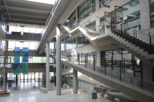 아름다운 도서관에서 듣는 힐링과 희망의 선율... 우리 대학, 일우 정오 음악회 개최 | 안양대학교 안양대학교