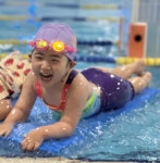 화사하게 너무 이쁘네요! 뒤에가 조금 조인다고 얘기하는데 처음 입어봐서 그런거 같아 상품 사용후기 | 아레나코리아