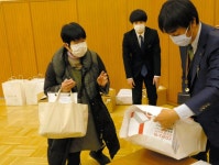 根室市ふるさと納税、大幅増115億円　巣ごもり需要で [北海道]：朝日新聞デジタル 根室市ふるさと納税、大幅増115億円　巣ごもり需要で：... 