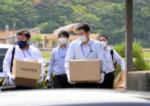 職員採用で収賄容疑、町議を逮捕　受験者両親らから現金：朝日新聞デジタル