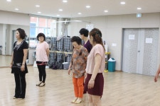 라인댄스 초급반(월,목, 10시~11:30) | 운영프로그램 | 아산시 신창면