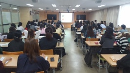 [아동보육학전공]비교과교육과정 : 전공심화 프로그램 “보육교사론 대면수업” 2018.4.21 (엄세진교수) | 아동보육학과