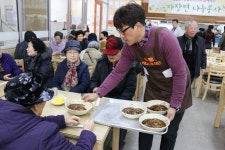 밤밭노인복지관, 화홍리더스와 함께하는 밤밭어르신들 위한 짜장면 Day 진행  밤밭노인복지관, 화홍리더스와 함께하는 밤밭어르신들 위한... 