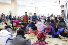 밤밭노인복지관, 화홍리더스와 함께하는 밤밭어르신들 위한 짜장면... 진행  밤밭노인복지관, 화홍리더스와 함께하는 밤밭어르신들 위한... 