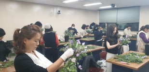 갤러리 - 성인학습자과정 2학년 이벤트공간스타일링 첫 실습 성인학습자과정 2학년 이벤트공간스타일링 첫 실습