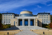 부산외대, 학생이 행복한 대학을 만들기 위해 등록금 동결 부산외국어대학교