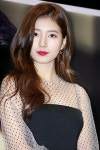 수지 `미모도 사인도 내 마음속에 저장` [포토] - 부산일보 수지 미모도 사인도 내 마음속에 저장 [포토]