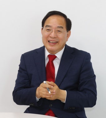 [하윤수 후보가 김석준 후보에게 묻다] “학력 저하 대책 있나?” - 부산일보 [하윤수 후보가 김석준 후보에게 묻다] “학력 저하 대책 있나?”