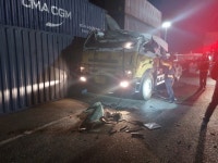 부산 강서구 부산신항서 화물차 위로 컨테이너 추락 …1명 부상 - 부산일보 부산 강서구 부산신항서 화물차 위로 컨테이너 추락 …1명 부상