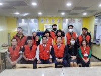 자성대노인복지관 `동구사랑방 후원 짜장면 나눔행사` 개최 - 부산일보 자성대노인복지관 동구사랑방 후원 짜장면 나눔행사 개최