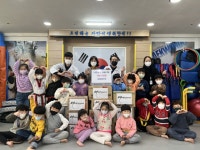 북구 만덕1동 세계태권도장, 원생들이 직접 모은 라면 150개 기탁 - 부산일보 북구 만덕1동 세계태권도장, 원생들이 직접 모은 라면 150개 기탁