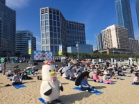 백사장선 멍때리기 대회, 바다에선 해수욕… 해운대는 이미 여름 - 부산일보 백사장선 멍때리기 대회, 바다에선 해수욕… 해운대는 이미 여름