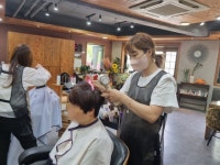 동대신3동 쁘띠헤어, 홀로어르신 무료 이·미용 서비스 지원 - 부산일보 동대신3동 쁘띠헤어, 홀로어르신 무료 이·미용 서비스 지원