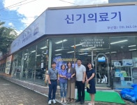 금곡동 신기의료기, 「우리동네 나눔가게」 현판 전달 - 부산일보 금곡동 신기의료기, 「우리동네 나눔가게」 현판 전달