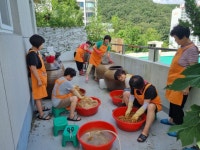 서대신4동 정다움회, 된장가르기 공동작업 추진 - 부산일보 서대신4동 정다움회, 된장가르기 공동작업 추진