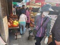 창원 소답시장 도로 점령한 불법 노점상…위험은 시민 몫 - 부산일보 창원 소답시장 도로 점령한 불법 노점상…위험은 시민 몫