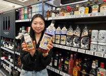 CU, 자체브랜드 가성비 양주 브랜드 ‘프레임’ 출시 - 부산일보 CU, 자체브랜드 가성비 양주 브랜드 ‘프레임’ 출시