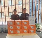 온천3동 성원반점, 다자녀가구에 생크림 케이크 전달 - 부산일보 온천3동 성원반점, 다자녀가구에 생크림 케이크 전달