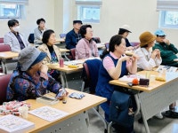 정관노인복지관, 노년층 미디어 활용 팟캐스트 제작 교육 - 부산일보 정관노인복지관, 노년층 미디어 활용 팟캐스트 제작 교육