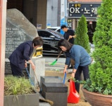 부산진구 당감2동 새마을금고 임직원, ‘내 집(점포) 앞 내가 쓸기’ 실천 - 부산일보 부산진구 당감2동 새마을금고 임직원, ‘내 집(점포) 앞... 