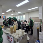 동구 초량2동 새마을협의회·부녀회, 어르신 80여 명에게 떡국 나눔 - 부산일보 동구 초량2동 새마을협의회·부녀회, 어르신 80여 명에게 떡국 나눔