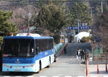 구치소 과밀 수용, 끝 모를 폭행 불렀다 - 부산일보 구치소 과밀 수용, 끝 모를 폭행 불렀다