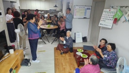 [초읍동] 새마을부녀회, 추석맞이 경로당 방문 : 부산소개 : 주민자치회... 부산광역시 [초읍동] 새마을부녀회, 추석맞이 경로당 방문 : 부산소개... 