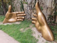 추천명소 > 부산진구 조형물 > 서면愛굴다리벤치길-희망의 손 | 문화관광