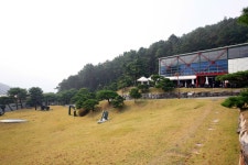 리각미술관 < 전시관 < 천안명소 < 문화관광  리각미술관 > 전시관 > 천안명소 >