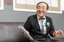 우리는 극장 서비스 전문가! CGV강남 원유림 미소지기, 양두일 도움지기 | CJ그룹