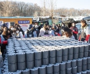 클라랑스코리아, 구룡마을 연탄 전달 [코스모닝] 클라랑스코리아, 구룡마을 연탄 전달