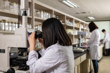 ‘트렌드 읽고 제조까지’ 다빈치형 OEM사 해피엘앤비 [코스모닝] ‘트렌드 읽고 제조까지’ 다빈치형 OEM사 해피엘앤비