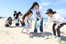 LG생활건강·그린밸류 YOUTH, 해변 정화 봉사활동 [코스모닝] LG생활건강·그린밸류 YOUTH, 해변 정화 봉사활동