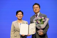 “한국콜마는 여성이 일하기 좋은 기업!” [코스모닝] “한국콜마는 여성이 일하기 좋은 기업!”