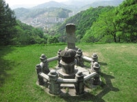 		창의인성교육넷(크레존) - 황톳길 걸어 조선 태조 이성계의 태실에 이르다. (만인산)	 황톳길 걸어 조선 태조 이성계의 태실에 이르다. (만인산)