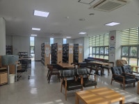 창원시설공단 > 청소년·복지·장사 > 진동종합복지관 > 시설안내 > 시설투어 > 북카페 라온&디온