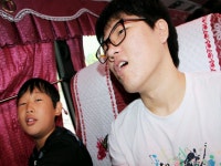 창원시설공단 > 늘푸른전당 > 사진자료실 > 자여초등학교와 늘푸른전당운영위원 형제자매맺기