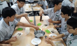 창원시설공단 > 늘푸른전당 > 사진자료실 > 창원중학교 진로탐색-쇼콜라티에 체험활동