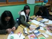 창원시설공단 > 늘푸른전당 > 사진자료실 > 진해여자중학교 미술치료+종이접기