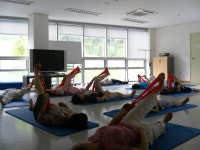 창원시설공단 > 성산노인종합복지관 > 사진자료실 > 탄력밴드를 이용한 건강운동교실