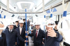 대전서 국내 첫 도입 3칸 굴절차량...도안동로 실제 운행구간 시험운행 | 대전광역시청
