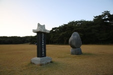 플러그인당진 덕수 이씨의 흔적을 만나는 송산면의 신도비와 회화나무 > 플러그인당진