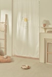 스마일플라워 자수 바람막이 현관커튼 | 일상을 스타일링하다, 데코뷰 스마일플라워 자수 바람막이 현관커튼