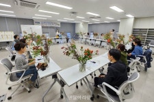 “꽃보다 회원”... 대구시치과의사회, 꽃꽂이 원데이 클래스 진행 - 덴탈아리랑 “꽃보다 회원”... 대구시치과의사회, 꽃꽂이 원데이 클래스 진행