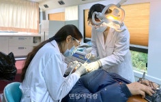 부산대치과병원, 공창종합사회복지관서 치과의료서비스 제공 - 덴탈아리랑 부산대치과병원, 공창종합사회복지관서 치과의료서비스 제공