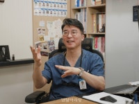 [유저인터뷰] 20년 역사와 AI 구강스캐너가 공존하는 ‘오래됐지만 오래되지 않은 치과’ 이야기 - 덴탈아리랑 [유저인터뷰] 20년 역사와 AI... 