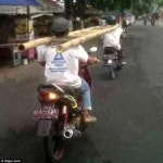 오토바이로 사다리 옮기는 방법 - DogDrip.Net 개드립